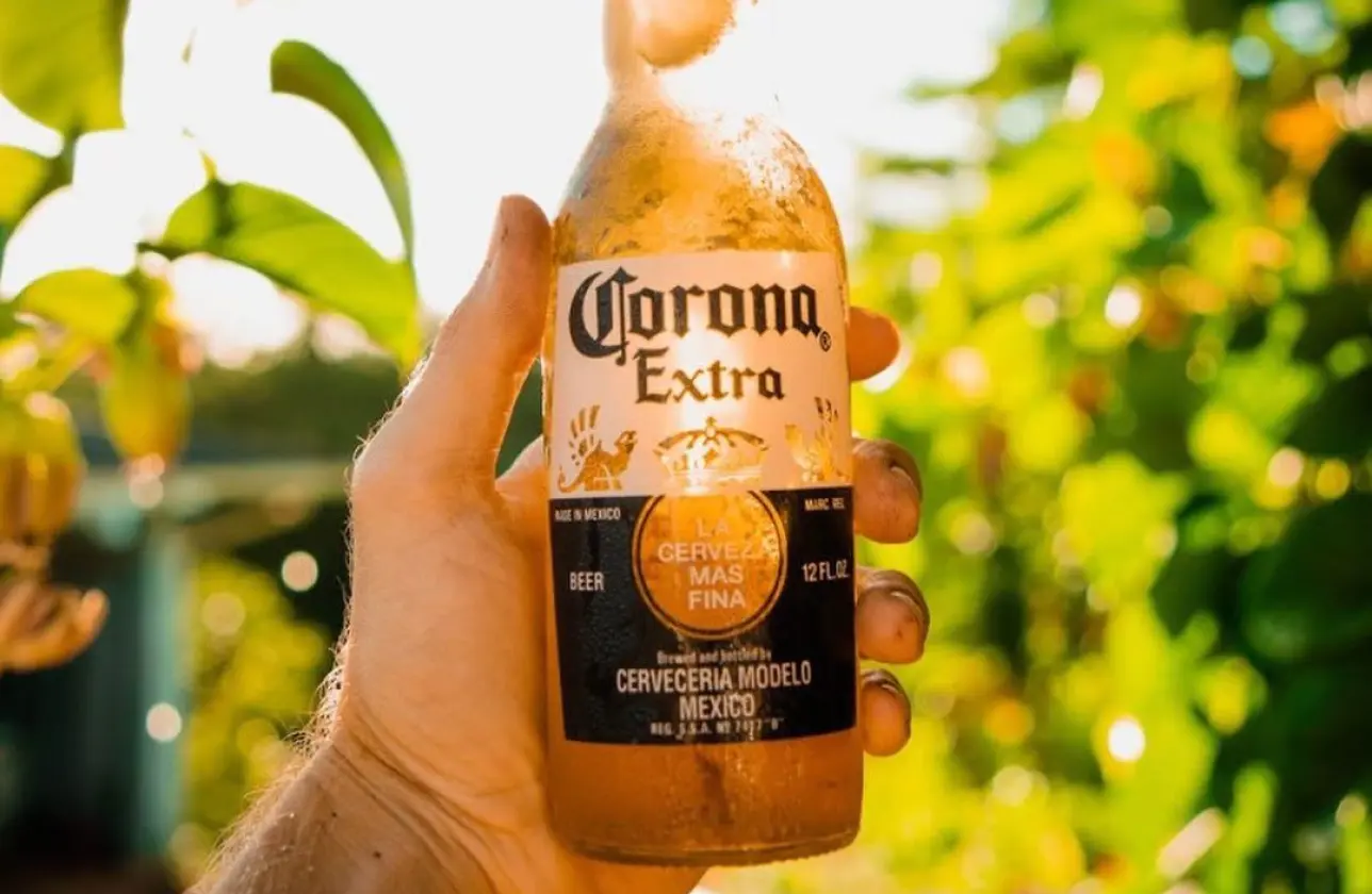プラスチック使用量のネットゼロを達成した最初のグローバルビールブランド「Corona Extra」